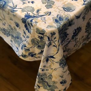 High-quality poly-cotton weave.